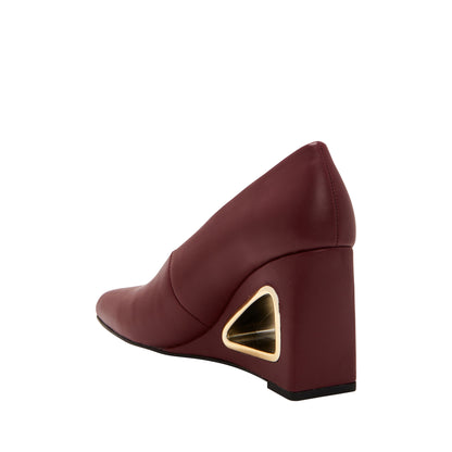 THE HOLLOW WEDGE PUMP in cranberry