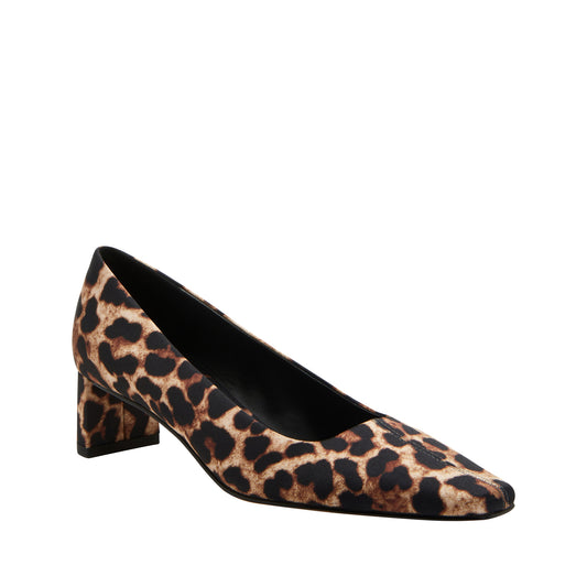 THE WANDERERING PUMP in leopard